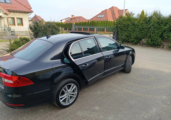 Skoda Superb cena 43900 przebieg: 300000, rok produkcji 2013 z Chojnice małe 301